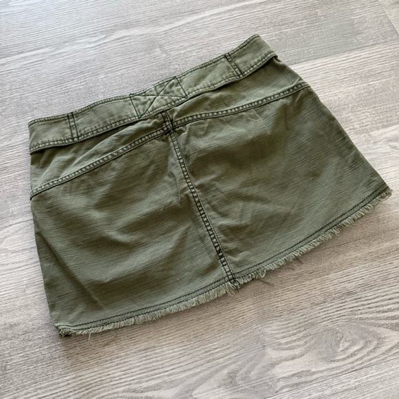 Free People Hanging On‎ Tight Mini Skirt Olive Green Utility Cargo Style Size 2 - Picture 4 of 8